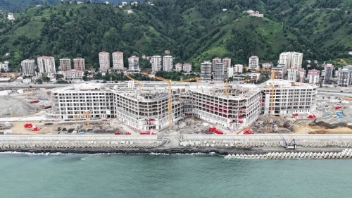 Mertoğlu: Rize Şehir Hastanesi İçin Müteahhidi Sıkıştırıyoruz